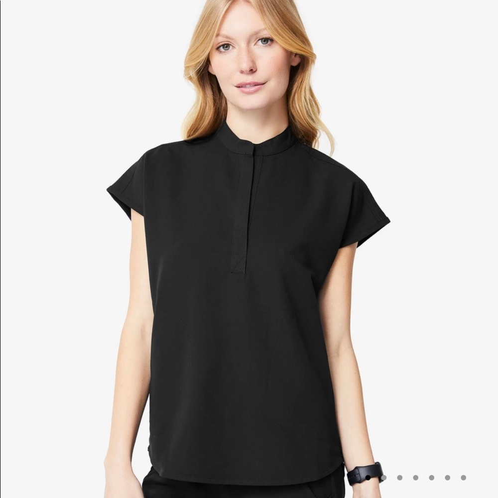 NWT Figs Rafaela Scrub Top Sz M